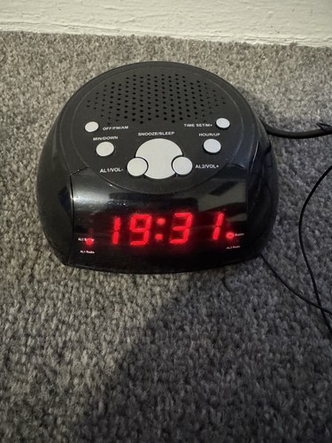 Tesco 106 alarm clock - tesco,