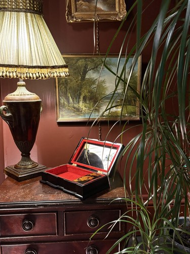 Beautiful vintage lacquered - vintage,