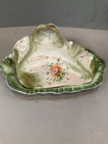 Victorian scalloped floral