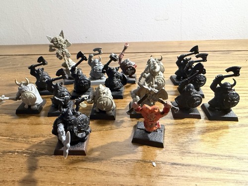 Warhammer dwarf figures - 18,
