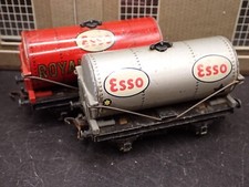 Pair of Hornby Dublo OO Gauge 3 Rail Tank Wagons Esso & Royal Daylight (L861)