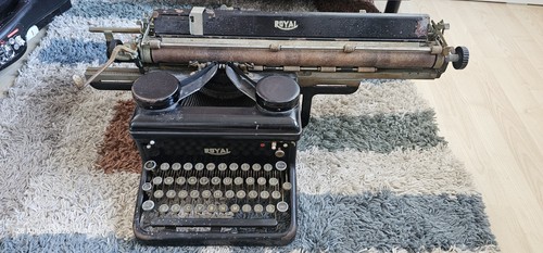 Vintage royal desktop - 10,