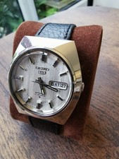 Vintage 1980s Seiko 5 watch with silver dial, day and date (English and Arabic)