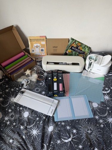 Huge cricut explore - explore, bundle