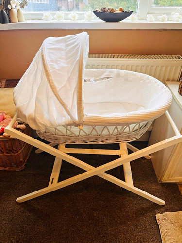White wicker oval - wicker, moses