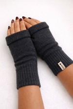 100% Pure Cashmere hand wrist
