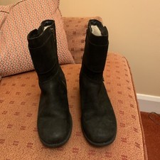 UGG Size 4.5 (More 4) Black
