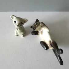 Vintage Siamese Cat & Scared