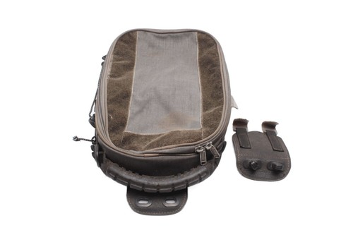 Tank bag quick-release