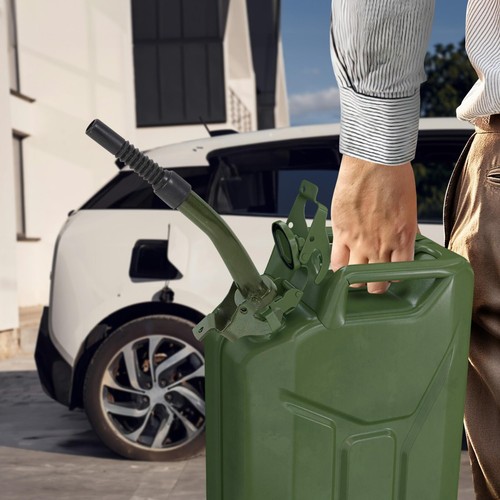 New metal jerry can pouring - metal,