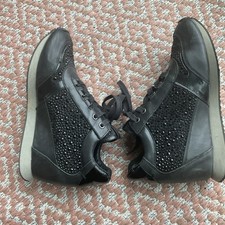 ASH BLACK LEATHER BLACK BEADS