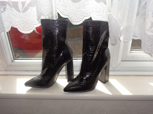 Patent leather look calf - leather,