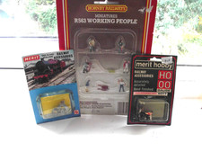 Merit / Hornby Station Accessories OO Gauge Model Railway Figures