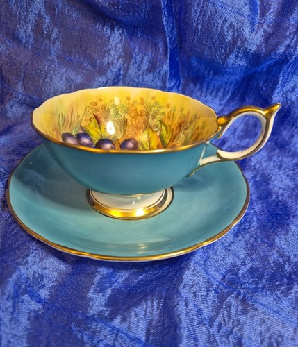 Aynsley orchard gold cup and - aynsley,