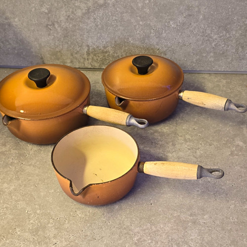 Vintage creuset cast iron - le,