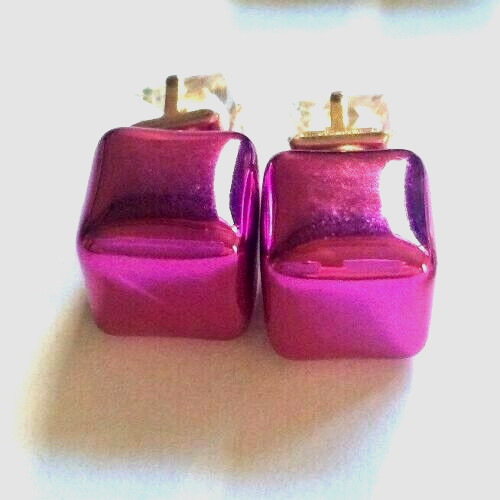 Hot pink coloured cube shaped - coloured,