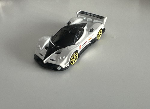 Hot wheels pagani - wheels, 1:64