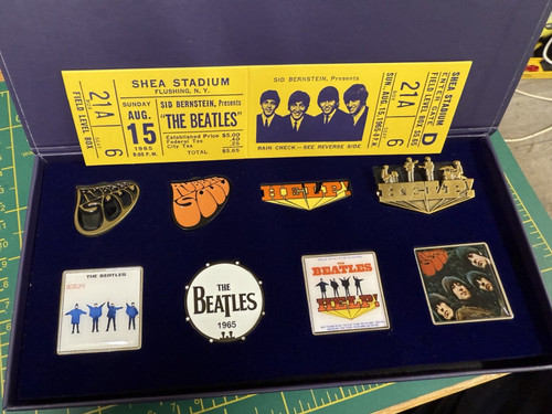 The beatles 1965 badge - the,