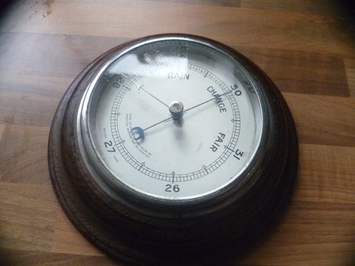 Vintage round wall aneroid - round,