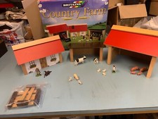 BRITAINS FARM YARD.1:32.BRITAINS COUNTRY FARM WOODEN FARM.FARM BUILDINGS.ANIMALS