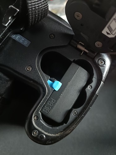 Pentax battery hook - k-50,