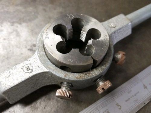 Unf split die - &,
