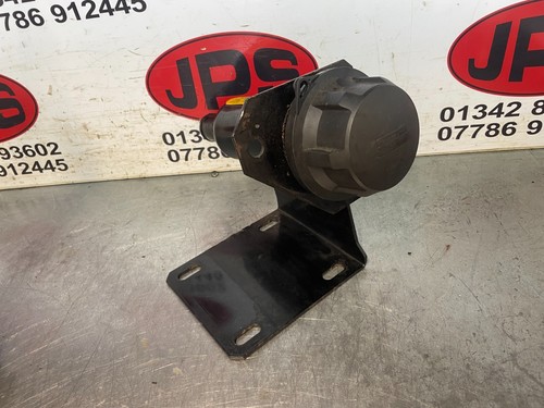 Hydraulic oil filler - , neck