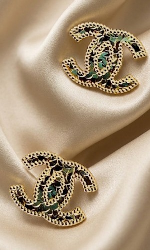 Solid 18ct gold - solid,