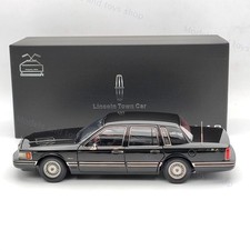 1/18 Lincoln Towncar V8