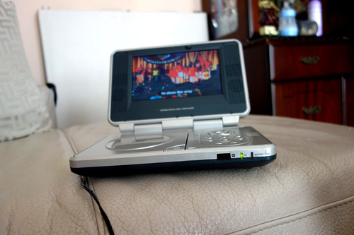 Venturer portable dvd - 7",