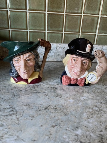 Royal doulton small mugs - royal, pied