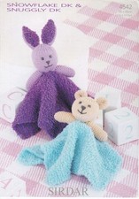 SIRDAR New Knitting Pattern 4542 Baby Teddy & Bunny Comforters 11" DK