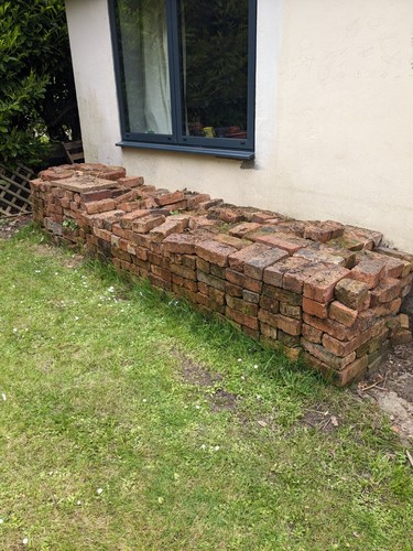 Old used house bricks