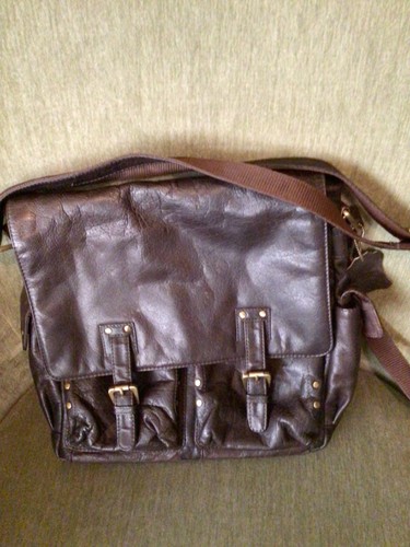 Leather messenger bag exterior