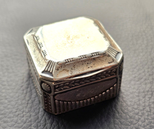 Antique 830 silver snuff - 830,