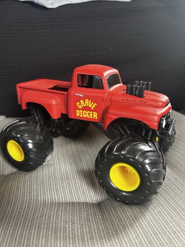 Monster jam grave digger 24 - grave,