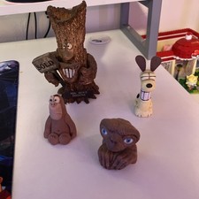 Lot - Pottery Figures ET