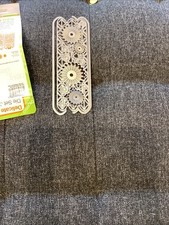 7 Part Die Cutting Set. Daisy Strip Design.