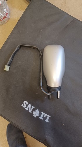 Right side electric - side,
