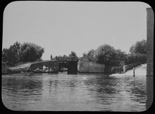 LOCK AND FORD NEAR WEYBRIDGE C1902 PHOTO Magic Lantern Slide ENGLAND PUNT
