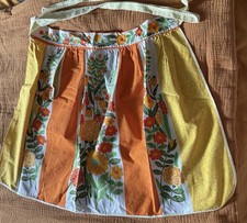 Vintage  1950s/60s? St Michael Vintage half Apron With Inset Pocket