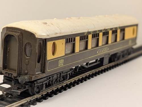 Tri ang gauge pullman coach - oo,