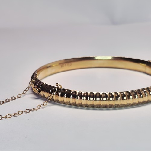 9ct gold hinged bangle - gold,