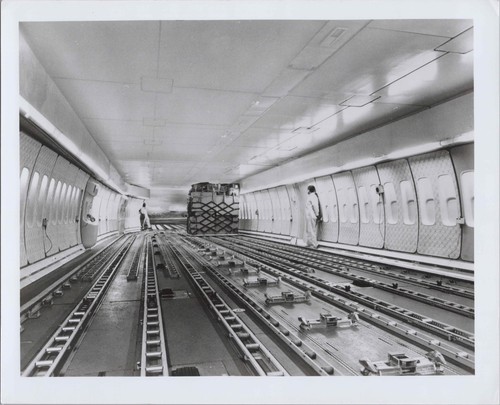 Boeing 747 cargo main - main, deck