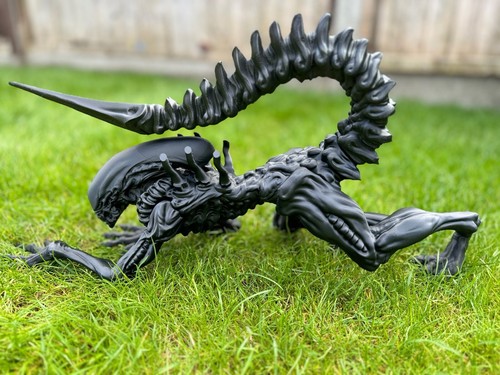 Alien xenomorph sculpture - xenomorph,