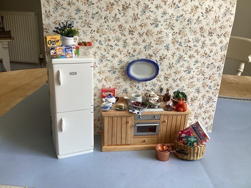 Dolls house scale - 1.12,