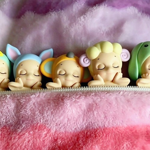 Sonny angel hippers lying down - lying,