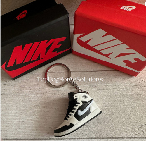 Trainer black white keyring - trainer,