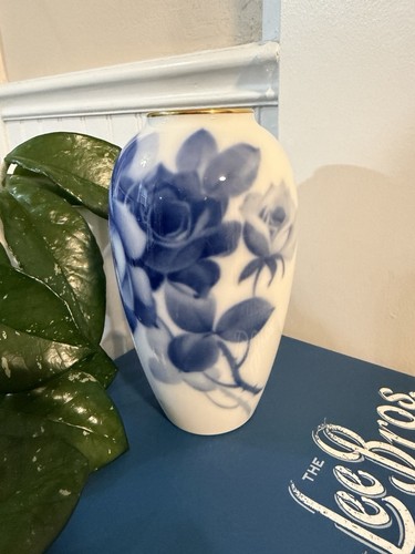 Okura japan porcelain vase - okura,