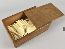 WOODEN SLIDING LID BOX WITH ORIGINAL VINTAGE CHINESE BONE MAHJONG GAME COUNTERS